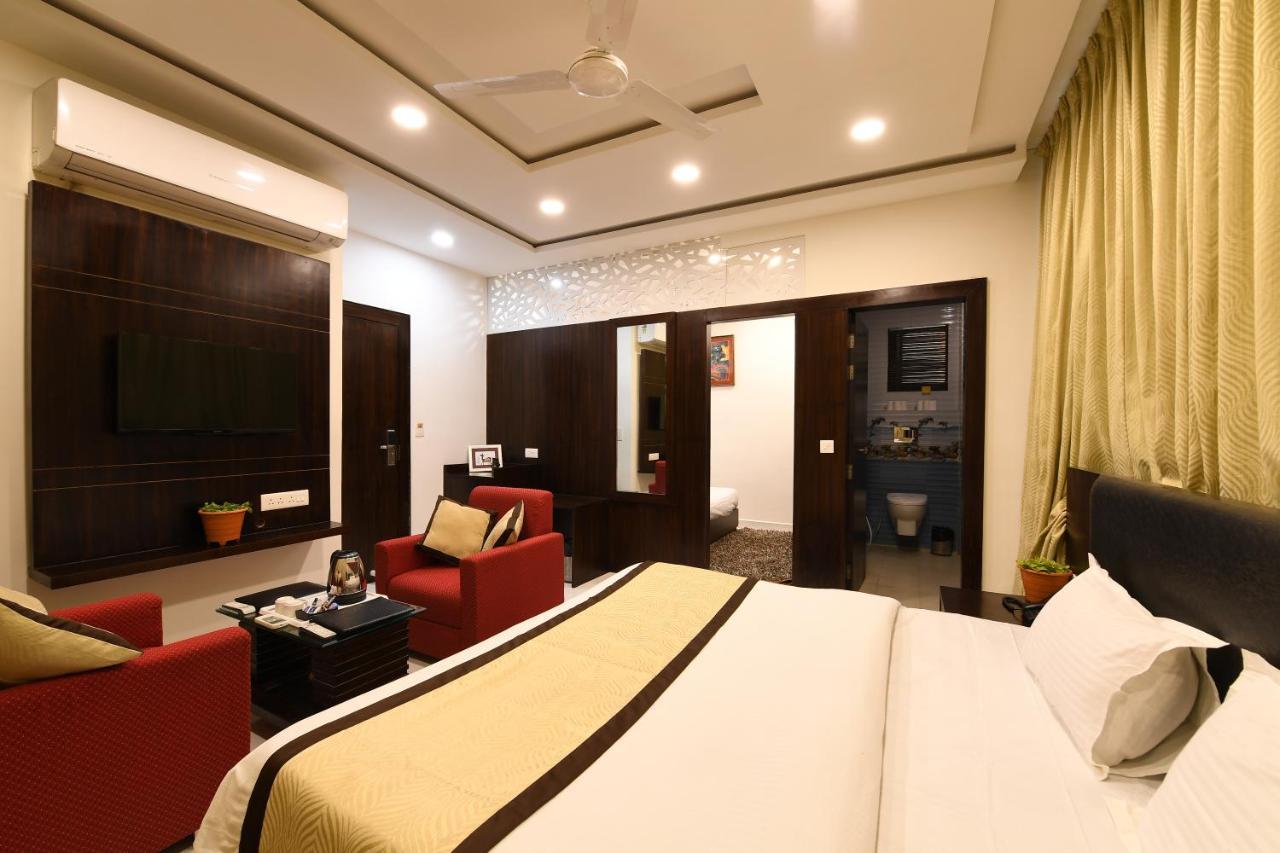 Madhav Muskan Residency Mathura Extérieur photo