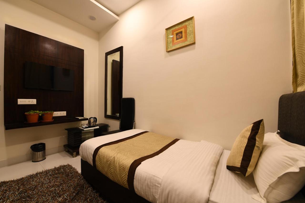 Madhav Muskan Residency Mathura Extérieur photo